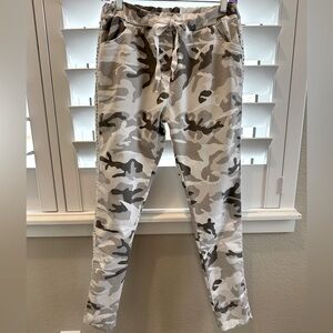 VENTI6 CAMO JOGGERS Drawstring, Studded